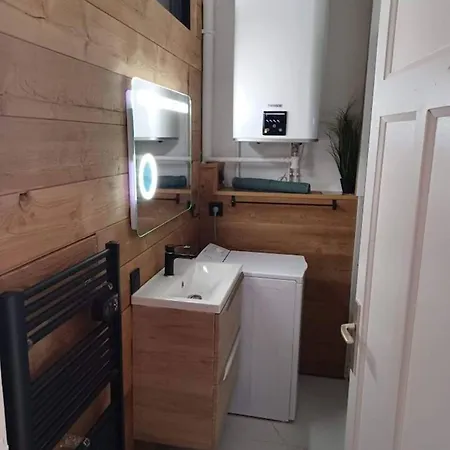 De 2 Avec Terrasse Et Wifi A A 1 Km Des Pistes Apartment *